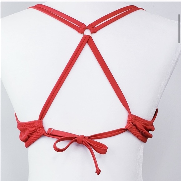 red bikini - Picture 4 of 6